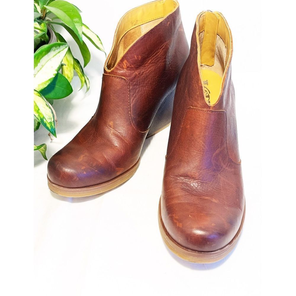 Korks Ankle Booties  